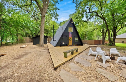 Gun Barrel City Cabin | Stylish, cozy A-Frame house just 1 block from Cedar Creek Lake.