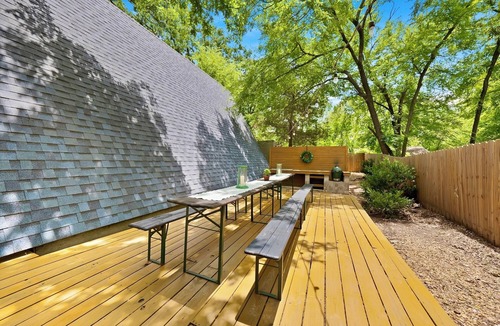 Gun Barrel City Cabin | Stylish, cozy A-Frame house just 1 block from Cedar Creek Lake.