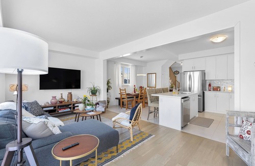 Thorold House | Stylish Cozy Modern Home in Central Niagara