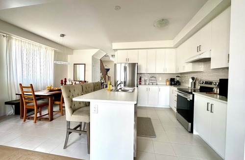 Thorold House | Stylish Cozy Modern Home in Central Niagara