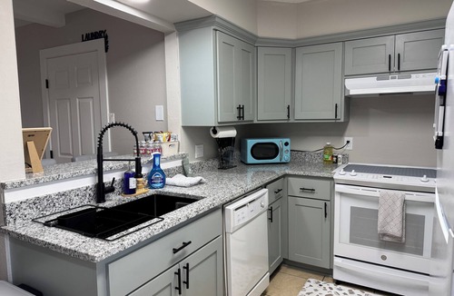 Baytown House | Stylish Cozy Townhouse Near Major Highways