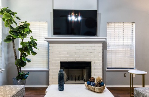 Buckner Terrace - Everglade Park House | Stylish Dallas Home - 10 minutes to Downtown!