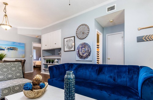Buckner Terrace - Everglade Park House | Stylish Dallas Home - 10 minutes to Downtown!