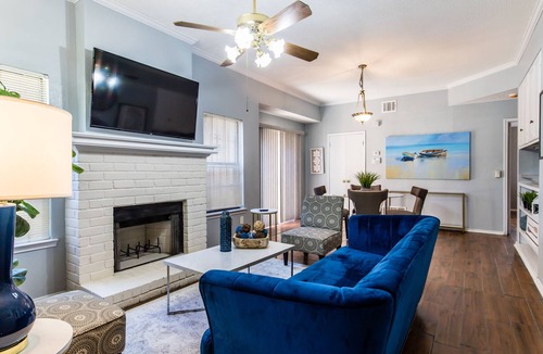 Buckner Terrace - Everglade Park House | Stylish Dallas Home - 10 minutes to Downtown!