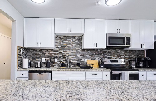 Farmers Branch House | Stylish Dallas Retreat - Sleeps 14 - Game Room + Prime Location near Galleria