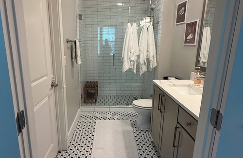 Northeast Dallas Apartment | Stylish Dallas stay—perfect World Cup home base near the action.