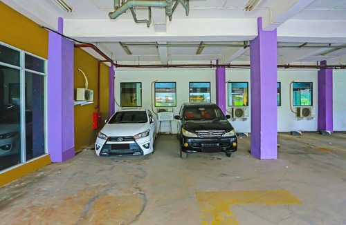 East Jakarta House | Stylish DBL Suite Escape W/Free WiFi and Parking