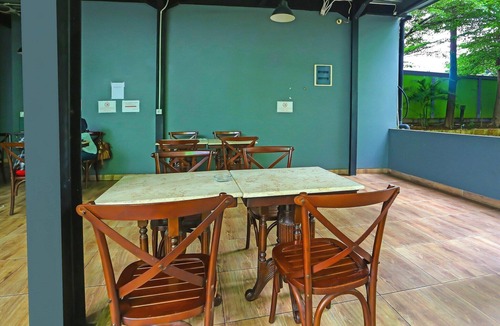 East Jakarta House | Stylish DBL Suite Escape W/Free WiFi and Parking