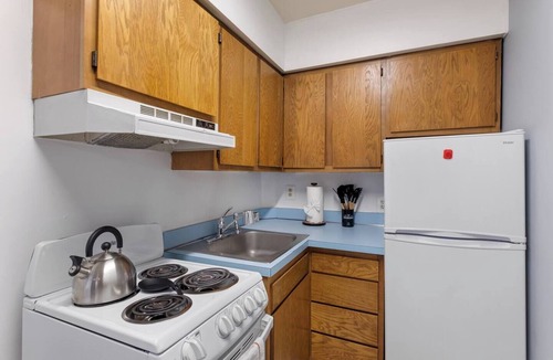 Gayborhood Apartment | Stylish Deluxe City Flat