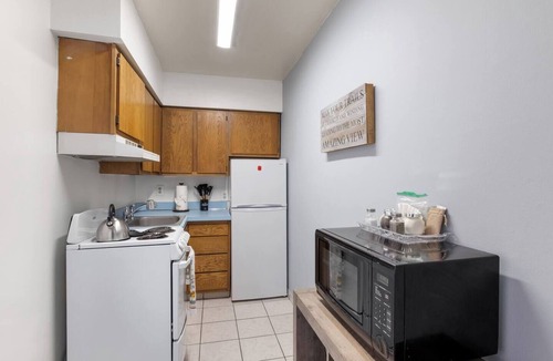 Gayborhood Apartment | Stylish Deluxe City Flat