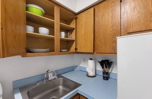 Gayborhood Apartment | Stylish Deluxe City Flat