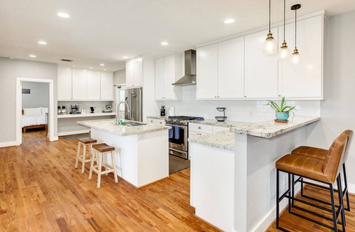 Greater East End House | Stylish dog-friendly home minutes from downtown with central AC & washer/dryer