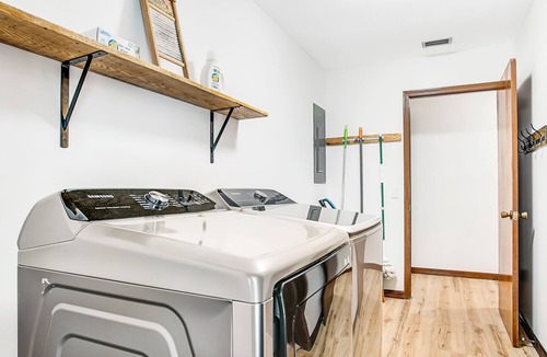 Amelia City House | Stylish, dog & snowbird-friendly home with a washer/dryer, firepit, deck, AC