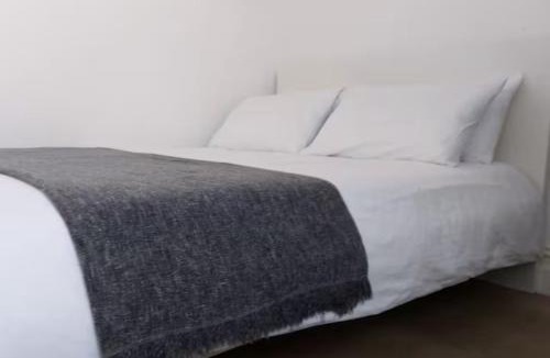 Preston House | Stylish Double Room in City Centre - Shared Bathroom - Parking