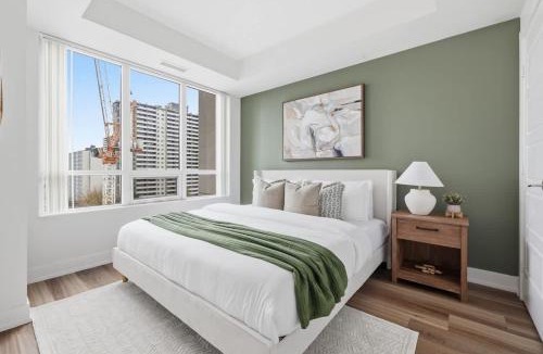 Upper Jarvis Apartment | Stylish Downtown 1BR Condo Balcony & City Views