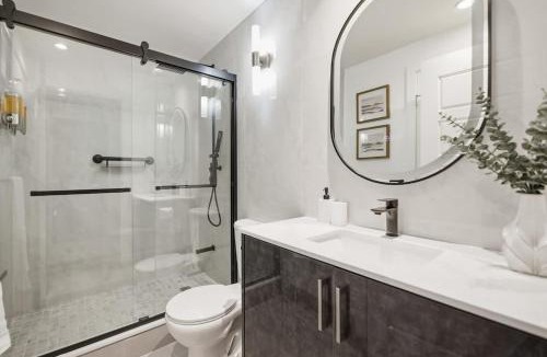 Upper Jarvis Apartment | Stylish Downtown 1BR Condo Balcony & City Views