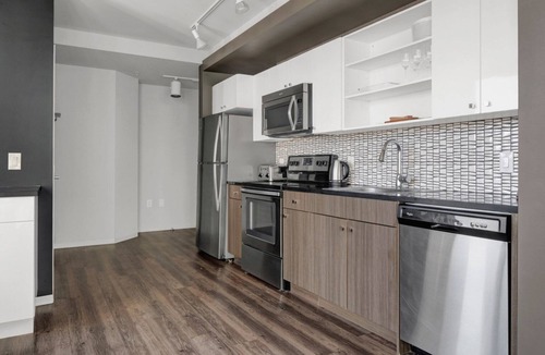 Theatre District Apartment | Stylish Downtown 1BR w/Luxury Amenities and Rooftop Views by Blueground