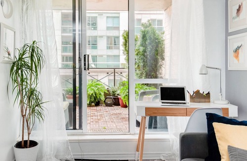 Toronto Entertainment District Apartment | Stylish downtown apartment with private patio and parking