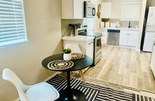 Nevada Street House | Stylish Downtown Cottage near Alamodome, Hemisphere & Riverwalk