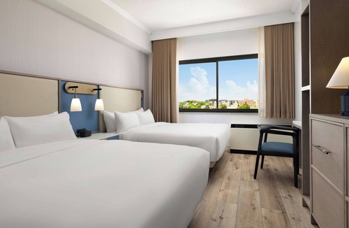 White Plains Hotel | Stylish Downtown Getaway – Spacious & Serene | 3 Units