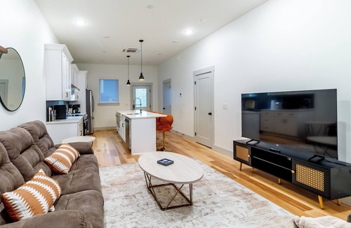 Northside House | Stylish Downtown Getaway – Walk to Everything!