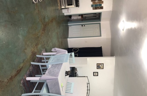 Yreka House | Stylish Downtown Hidden Gem (Studio)