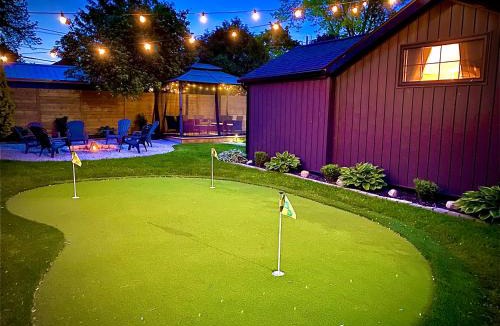 Ruthven House | Stylish Downtown Kingsville Getaway with Putting Green, Firepit & Games