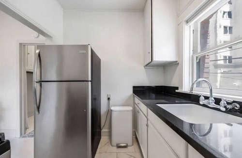 Downtown Long Beach Condo | Stylish Downtown LB Flat – Walk to Everything!