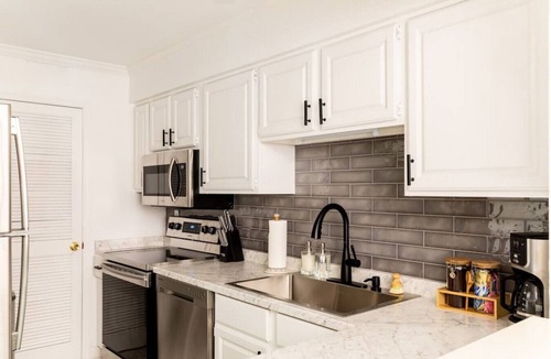 Rutledge Hill Apartment | Stylish Downtown Nashville Condo - Patio & Parking