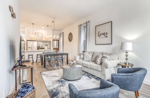 The Gate House | Stylish downtown retreat | JZ Vacation Rentals