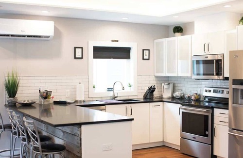 Geneva House | Stylish Downtown Solar Home w/Hot Tub & Billiards