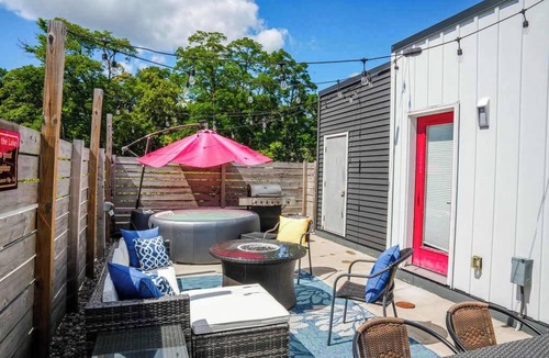 Geneva House | Stylish Downtown Solar Home w/Hot Tub & Billiards