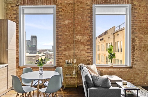 Downtown Dallas Apartment | Stylish Downtown Stay | Pool, Gym, Valet Parking