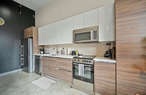 Downtown Dallas Apartment | Stylish Downtown Stay | Pool, Gym, Valet Parking
