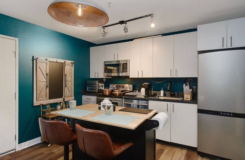 East Village Condo | Stylish DT Loft for Professionals Friends & Family