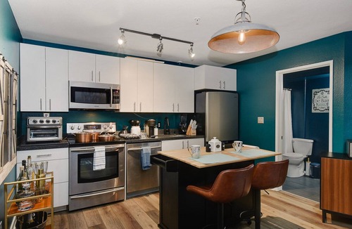 East Village Condo | Stylish DT Loft for Professionals Friends & Family