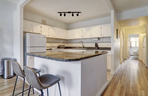 Victoria Park Apartment | Stylish DT Views at Stampede w/Free Parking, AC