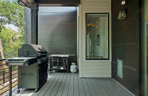 MLK House | Stylish East Austin Home - 2BR - BBQ - Near DT ATX