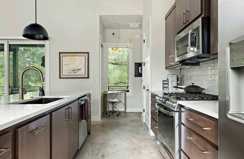 MLK House | Stylish East Austin Home | 2BR | BBQ | Near DT ATX