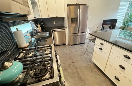 MLK House | Stylish East Austin Resort-style property: 5/3 main house with a 2/2 guest house