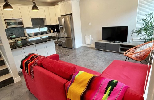MLK House | Stylish East Austin Resort-style property: 5/3 main house with a 2/2 guest house
