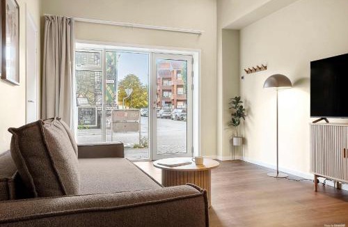 Vesterbro Apartment | Stylish Easy-Access Ground Floor Apartment for 4