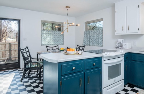 Hendersonville House | Stylish Escape: Cozy Cabin Near the Heart of Town