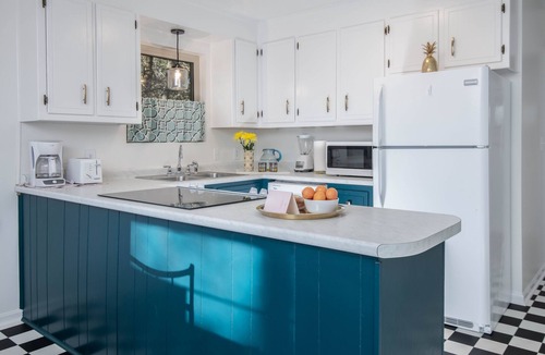 Hendersonville House | Stylish Escape: Cozy Cabin Near the Heart of Town
