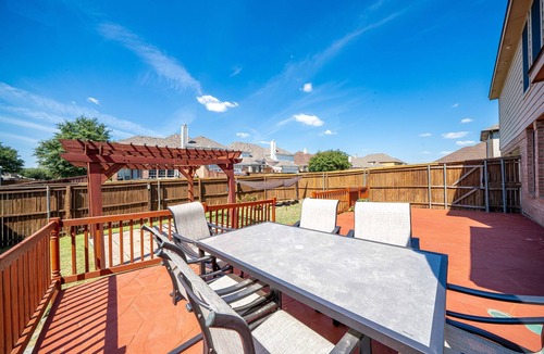 Red Oak House | Stylish Family Getaway | Room for Everyone