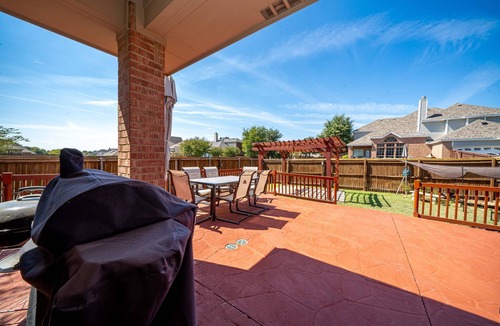 Red Oak House | Stylish Family Getaway | Room for Everyone