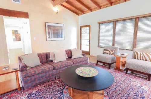 Alamo Heights House | Stylish Family Mid Century Modern 4 bed