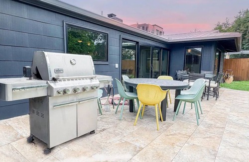 Alamo Heights House | Stylish Family Mid Century Modern 4 bed, 3 bedroom