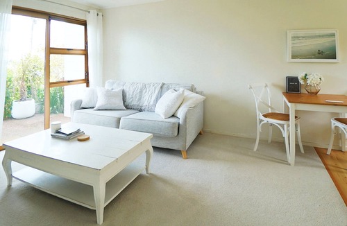 Browns Bay House | Stylish Flat 2 Mins Walk To Beach