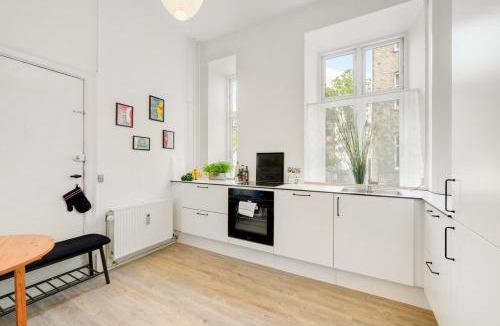 Frederiksberg C Apartment | Stylish flat - 200m2 of comfort